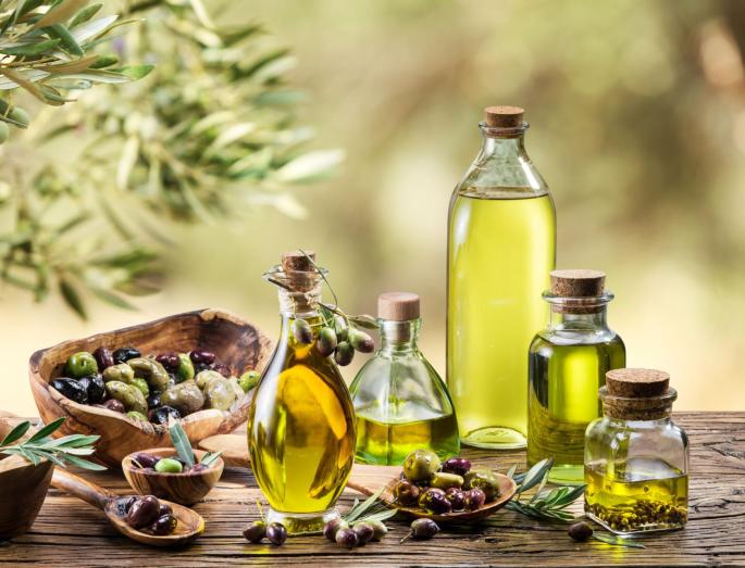 Olive oil and berries.