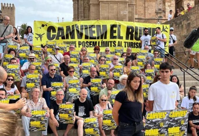 The threat of further anti-mass tourism, poor Spanish housing and employment policies protests rumbles on.