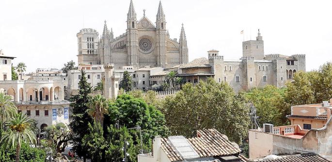 vista aerea palma catedral pisos alquiler turistico