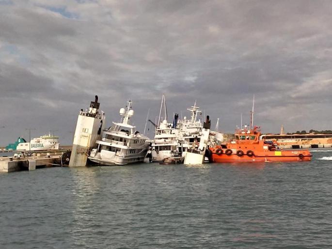Cargo ship sinking in Palma harbour.