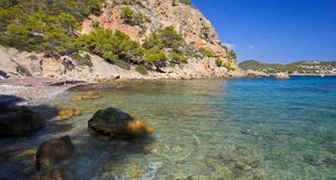 La Playa de Cala Blanca, Andratx.