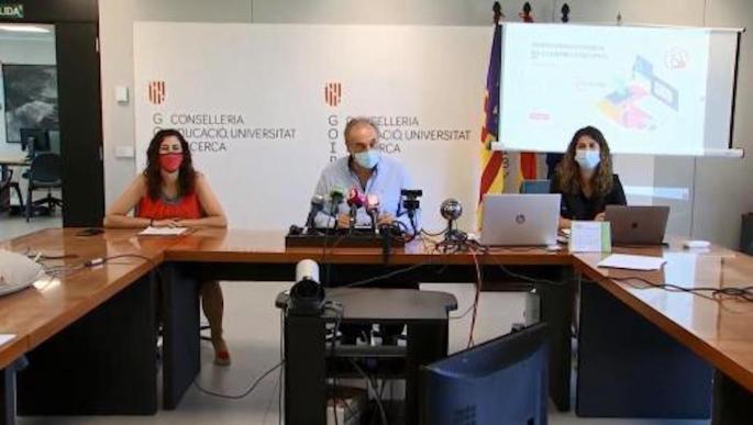 Yolanda Martínez, IBSTEAM Team Coordinator, Martí March, Education, University & Research Minister & Amanda Fernández, Director General of Early Childhood, Innovation & Educational Community.