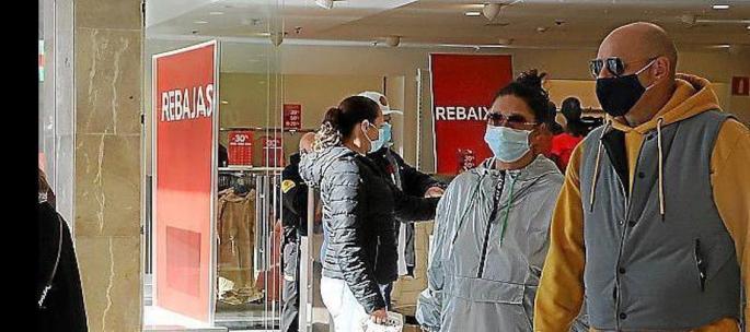 Shoppers in Palma.