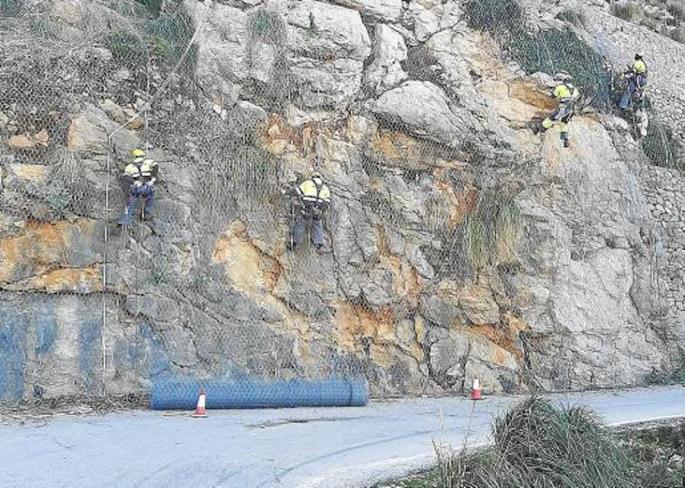 Sa Calobra landslide mesh being installed.