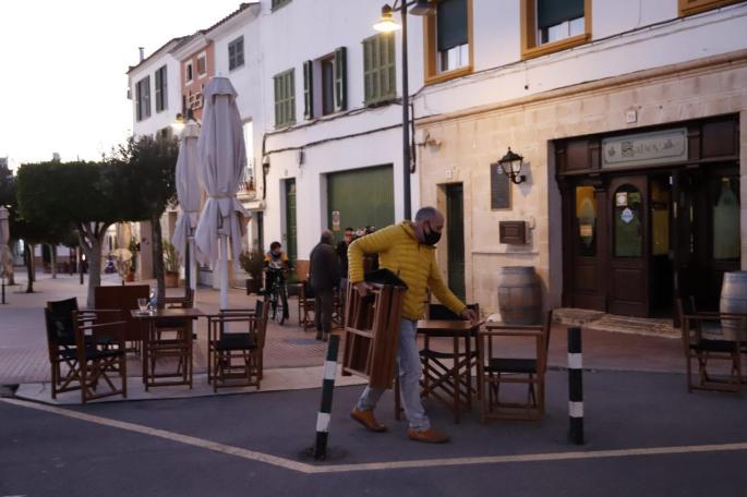 Bar closing in Menorca.