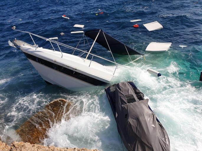 Boat starts to sink after breaking down in Palma Bay, Mallorca