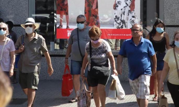 Tourists shopping in Palma.