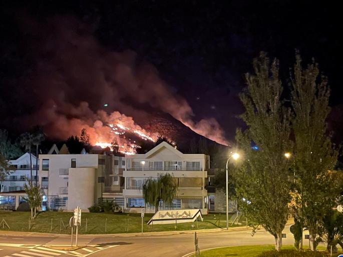 The high winds made the job of the fire brigade even more difficult.