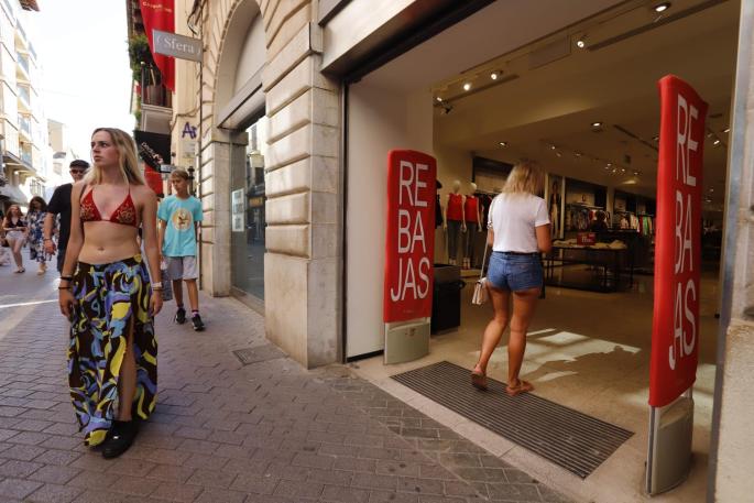 Shops in Mallorca will have to close their automatic doors