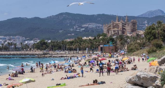 Busy weekend on the beaches of Mallorca.