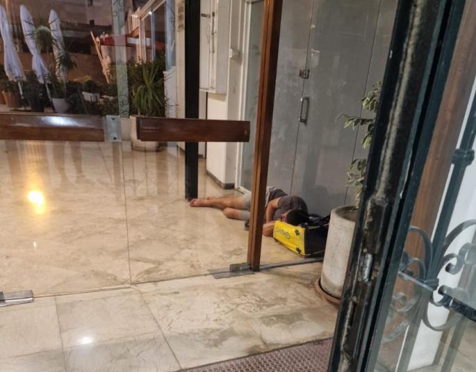 Asleep in the entrance to apartments on the Paseo Marítimo in Palma, Mallorca