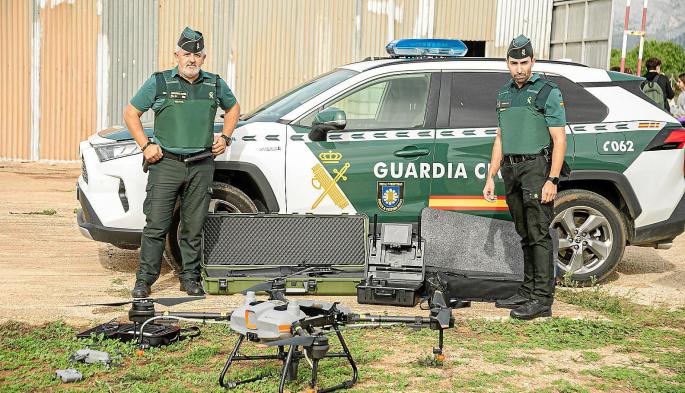 Officers with the Guardia Civil's Pegasus team (air police) in Mallorca