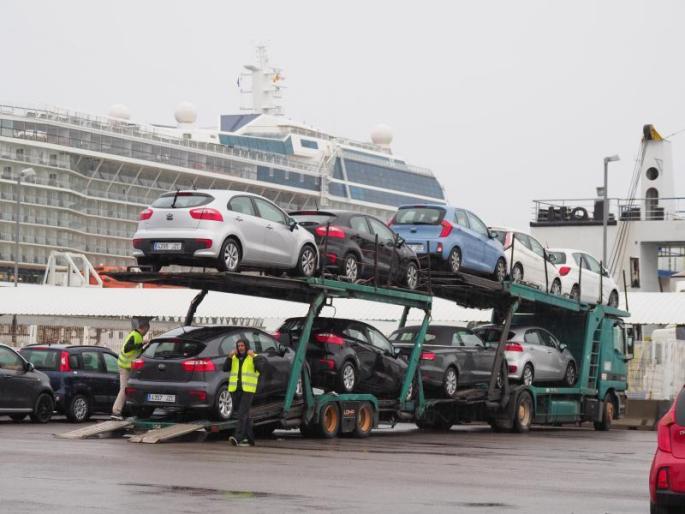 Hire cars arriving in Palma.