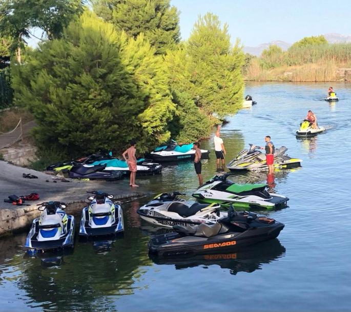 Illegal jet ski operation in Playa de Muro, Mallorca