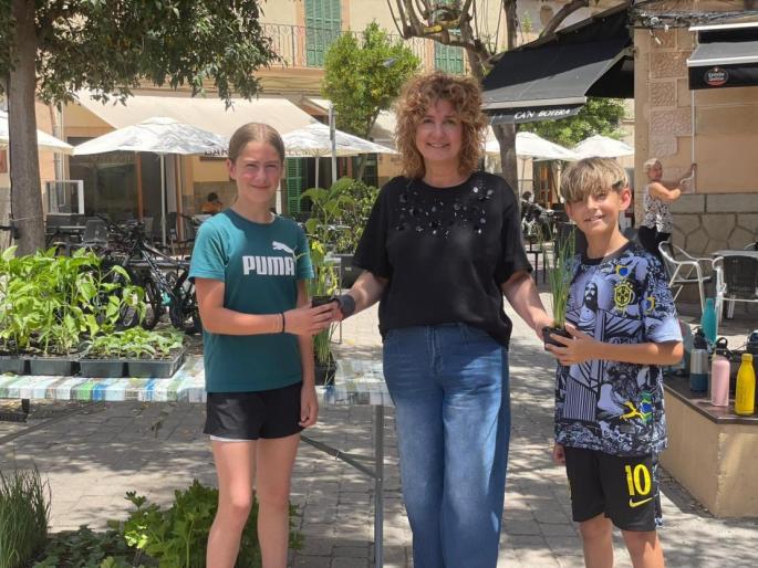 The mayor, Xisca Mora, stressed that ‘actions like these are an important and rewarding experience for the students and show tha