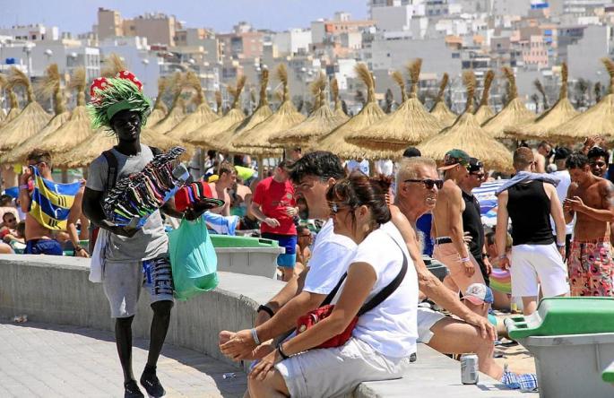 Illegal street selling in Playa de Palma, Mallorca