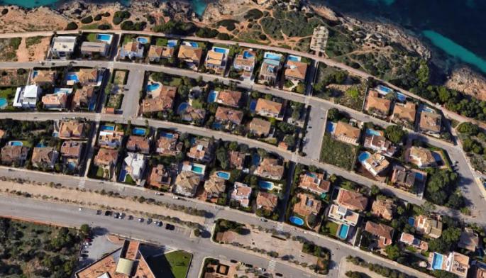 Esporles council, for example, has issued a municipal decree prohibiting the use of drinking water to fill private swimming poo