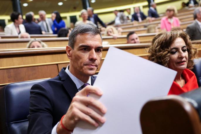 "I am a clean politician, I will not throw in the towel," said Sanchez.