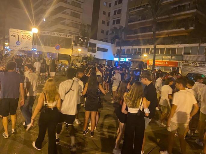 Young people on the Paseo Marítimo in Palma, Mallorca