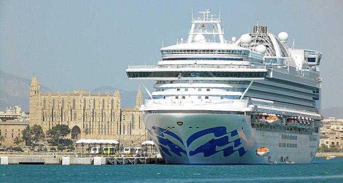 The mega cruise ship ‘Crown Princess’ with the Cathedral in the background.