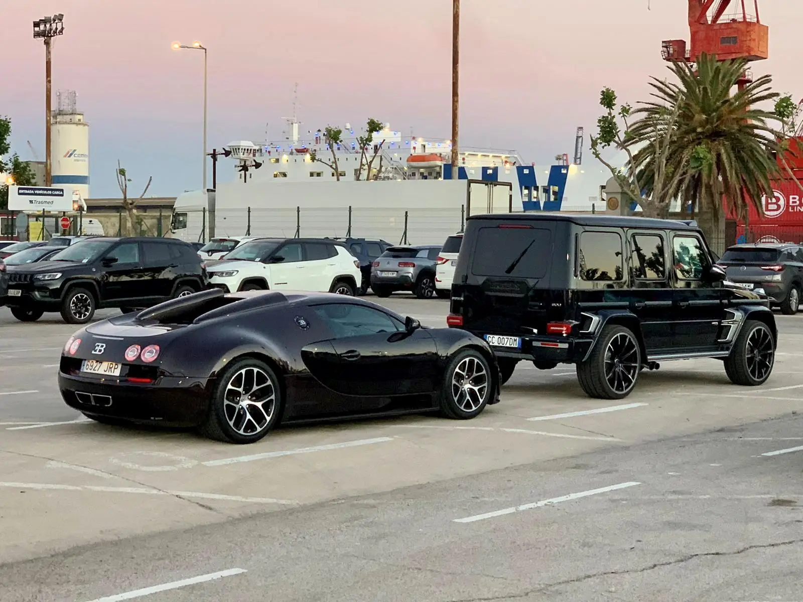 Los coches de lujo de Ronaldo enviados a Mallorca.