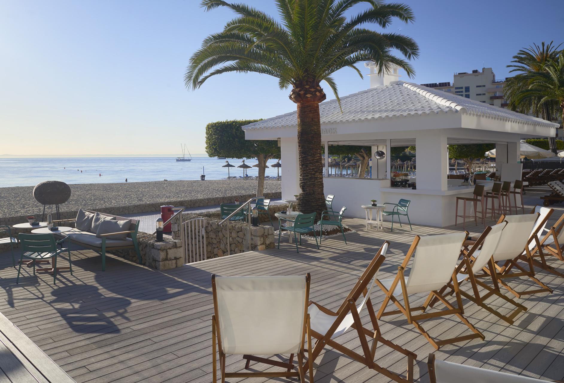 The Shack, the hotel's beach bar, just a few steps from the beach
