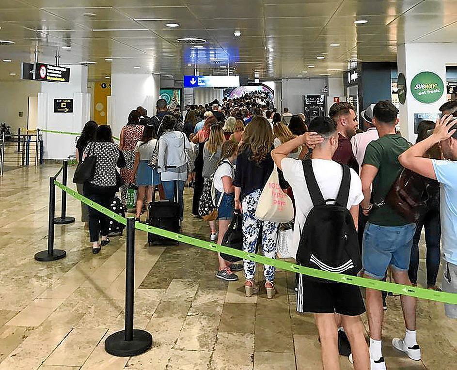 More police for airport passport control