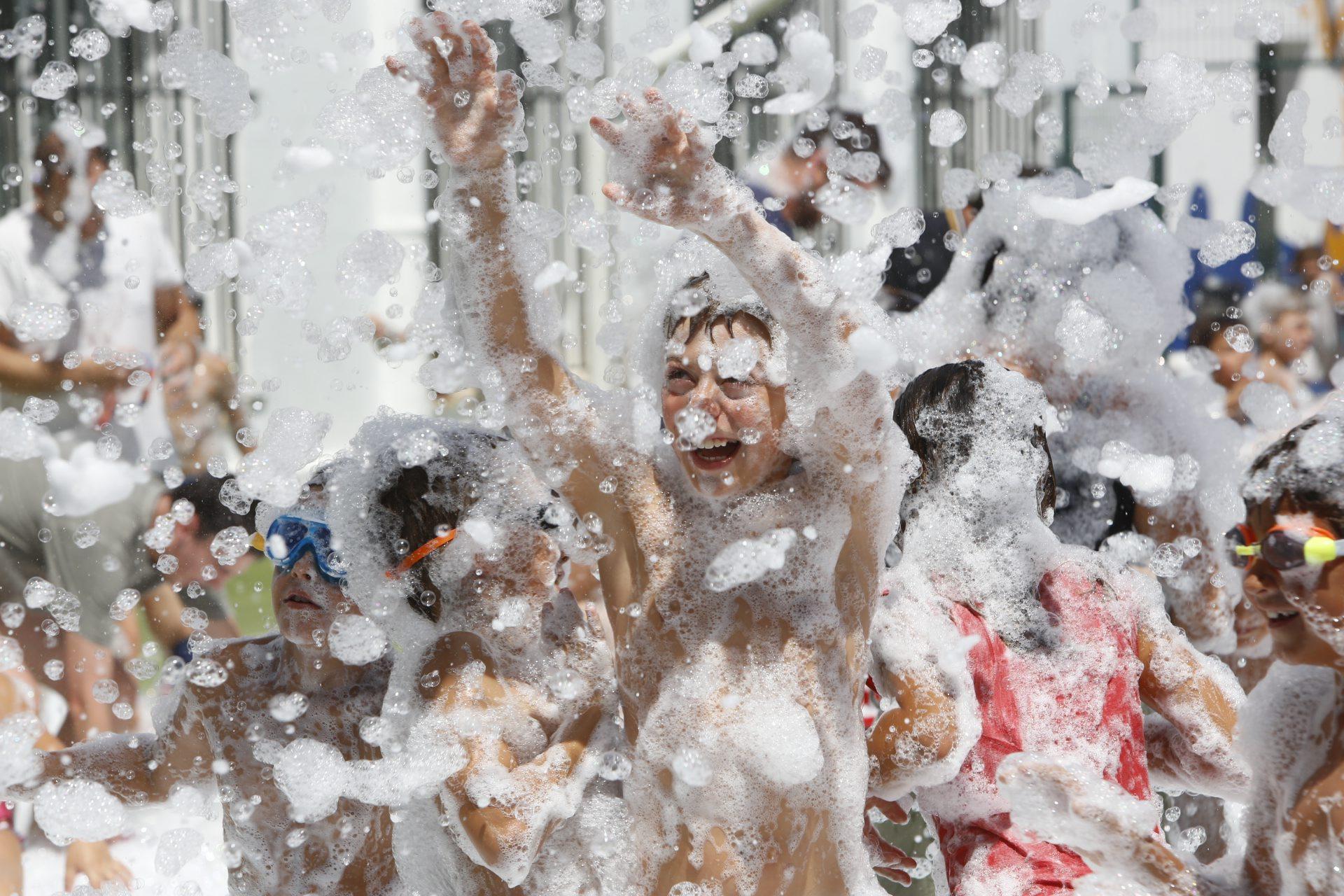 ES MERCADAL. FIESTAS PUEBLOS. festes de sant marti. Festa infantil de la espuma -