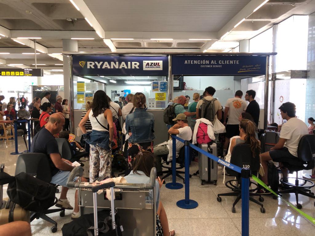 Ryanair nagrajuje zaposlene za prepoznavanje prevelike ročne prtljage