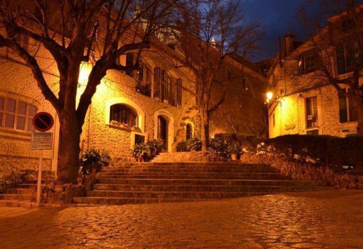 As Vilas Mais Assustadoras de Mallorca para o Halloween, Segundo a IA: Prepare-se para Arrepios!