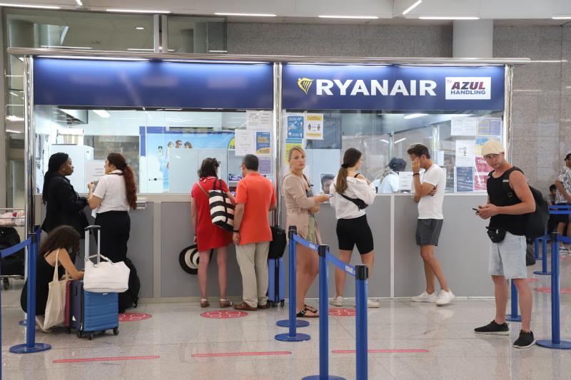 Spain travel alert: Ryanair issues reminder to passengers ahead of move to 100% digital boarding passes from this Wednesday