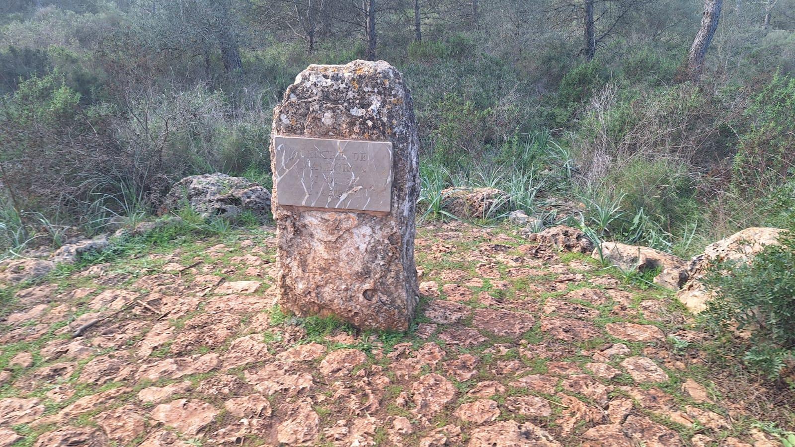 Stone marking Mallorca's geographical centre