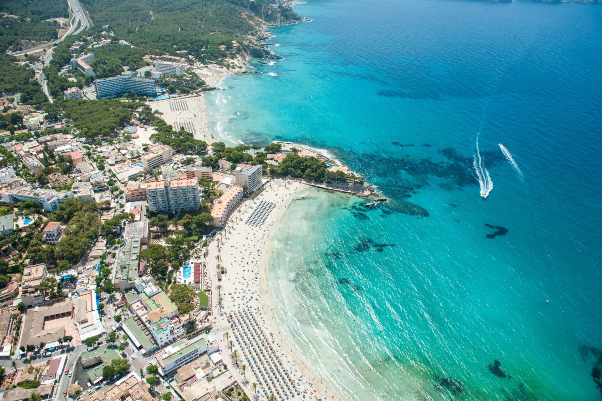 Calvia launches real-time beach occupancy tracker for Magalluf ...