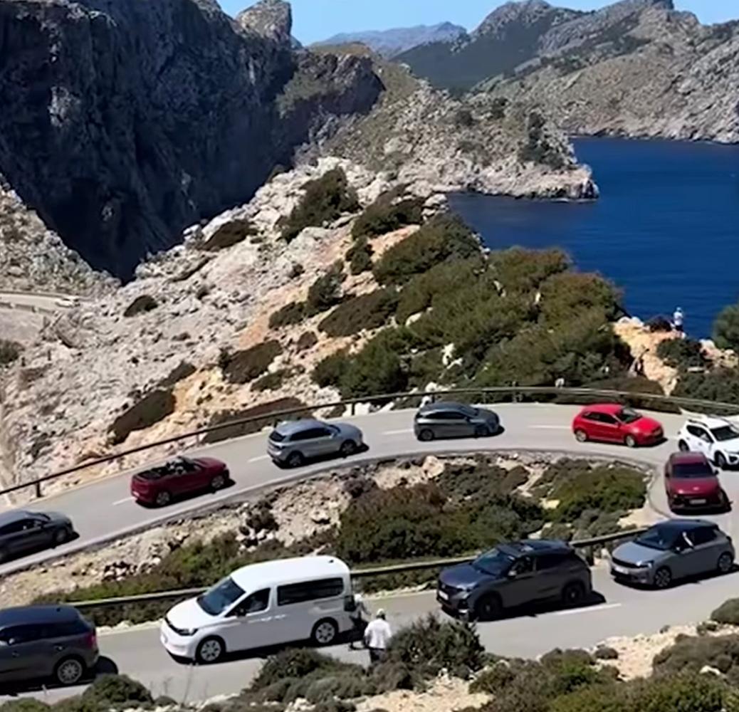 Formentor lighthouse road gridlocked as hug…