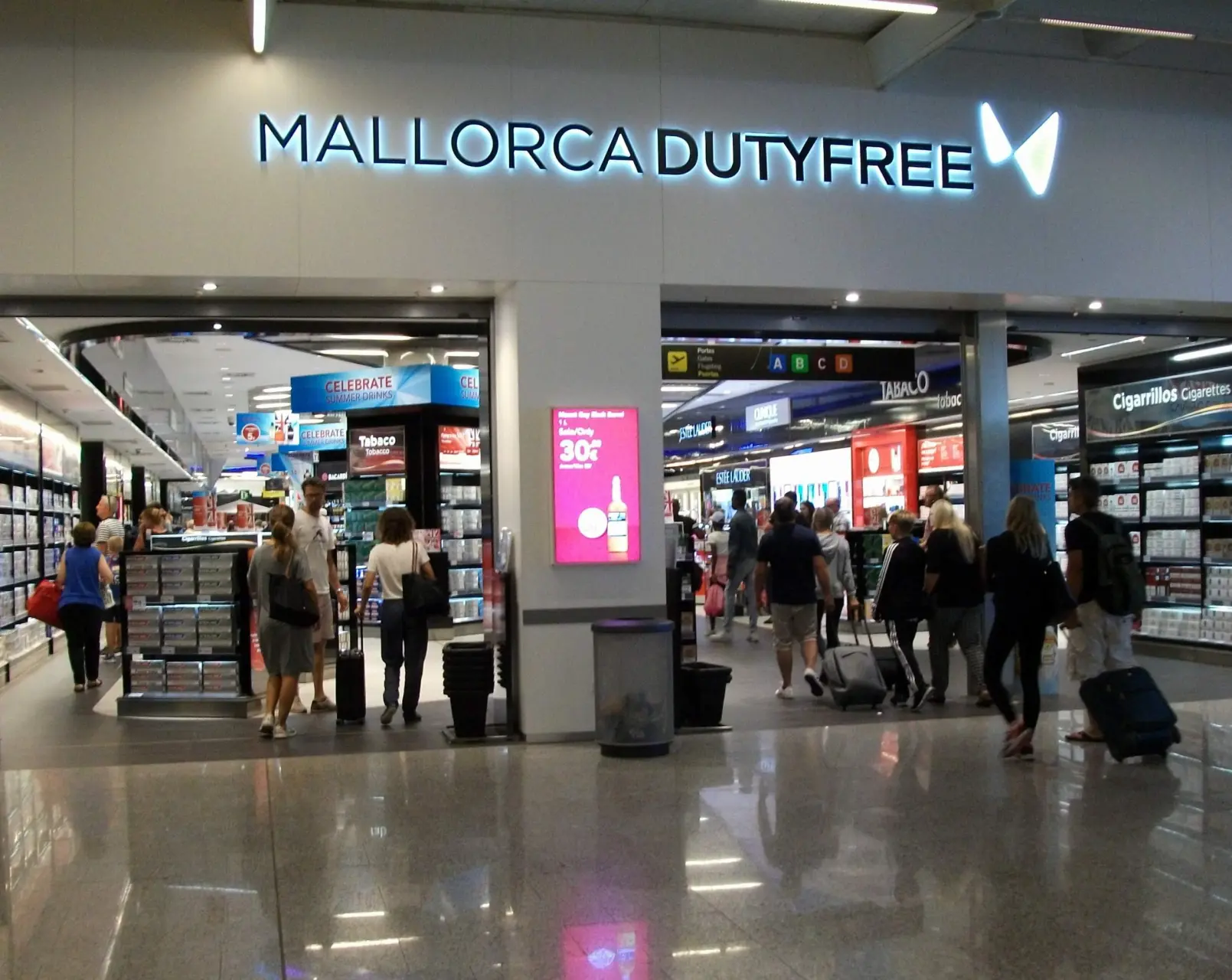 Palma Airport Duty Free staff to protest over heat and working conditions