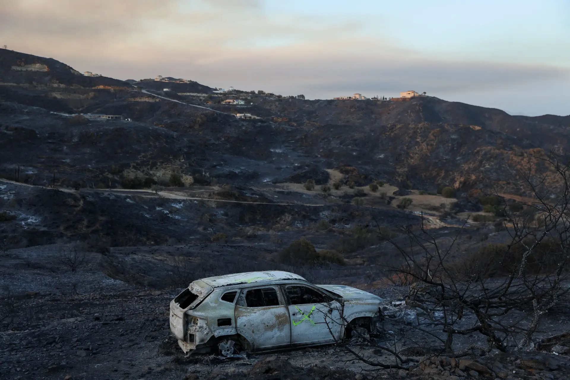 Firefighters switch to an “offensive strategy” to tackle the wildfire in Spain which is affecting 6,600 hectares: Hundreds of Britons evacuated
