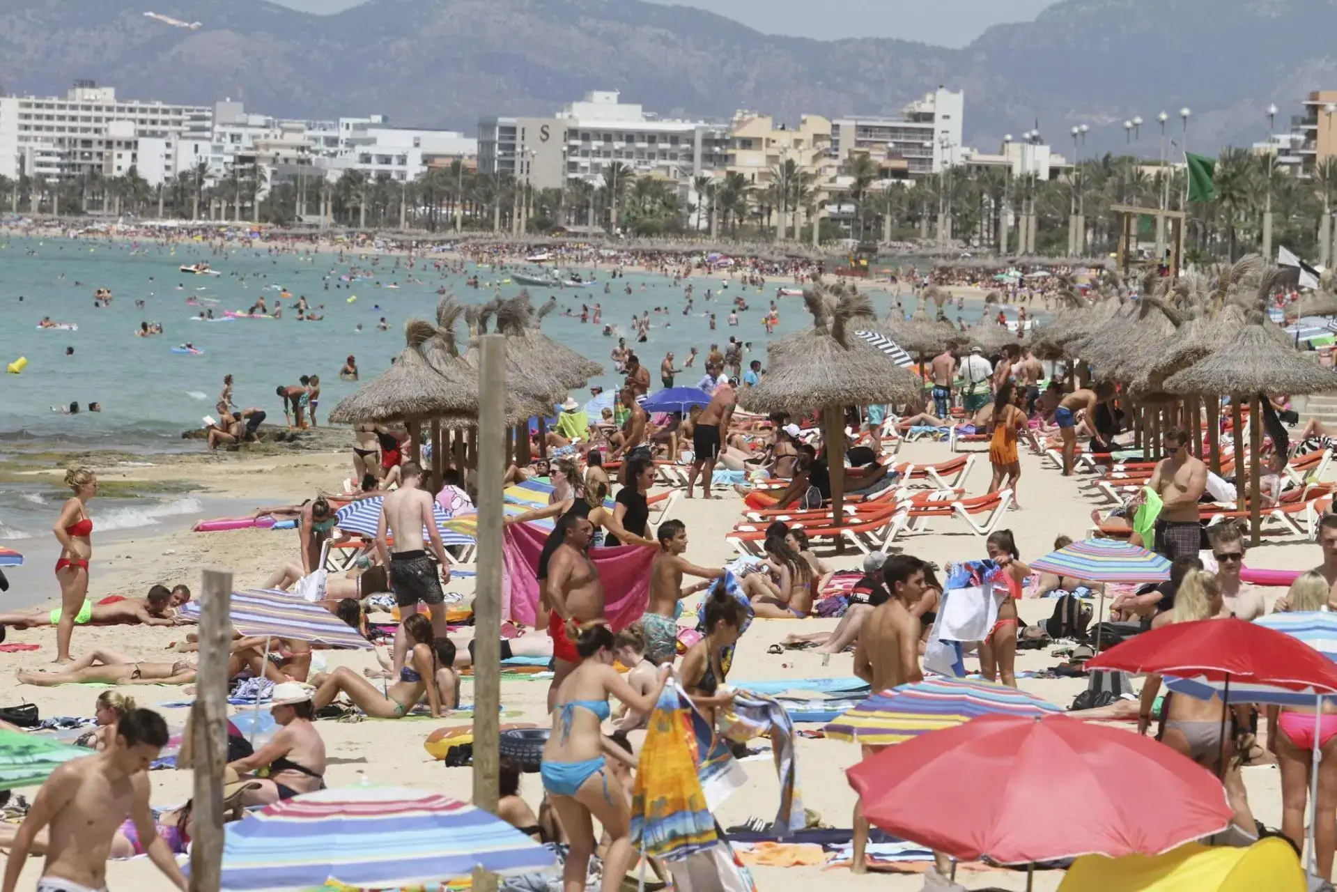 "This July is proving to be quite bad": High summer in Mallorca; the tourists are here, but what about the spending?