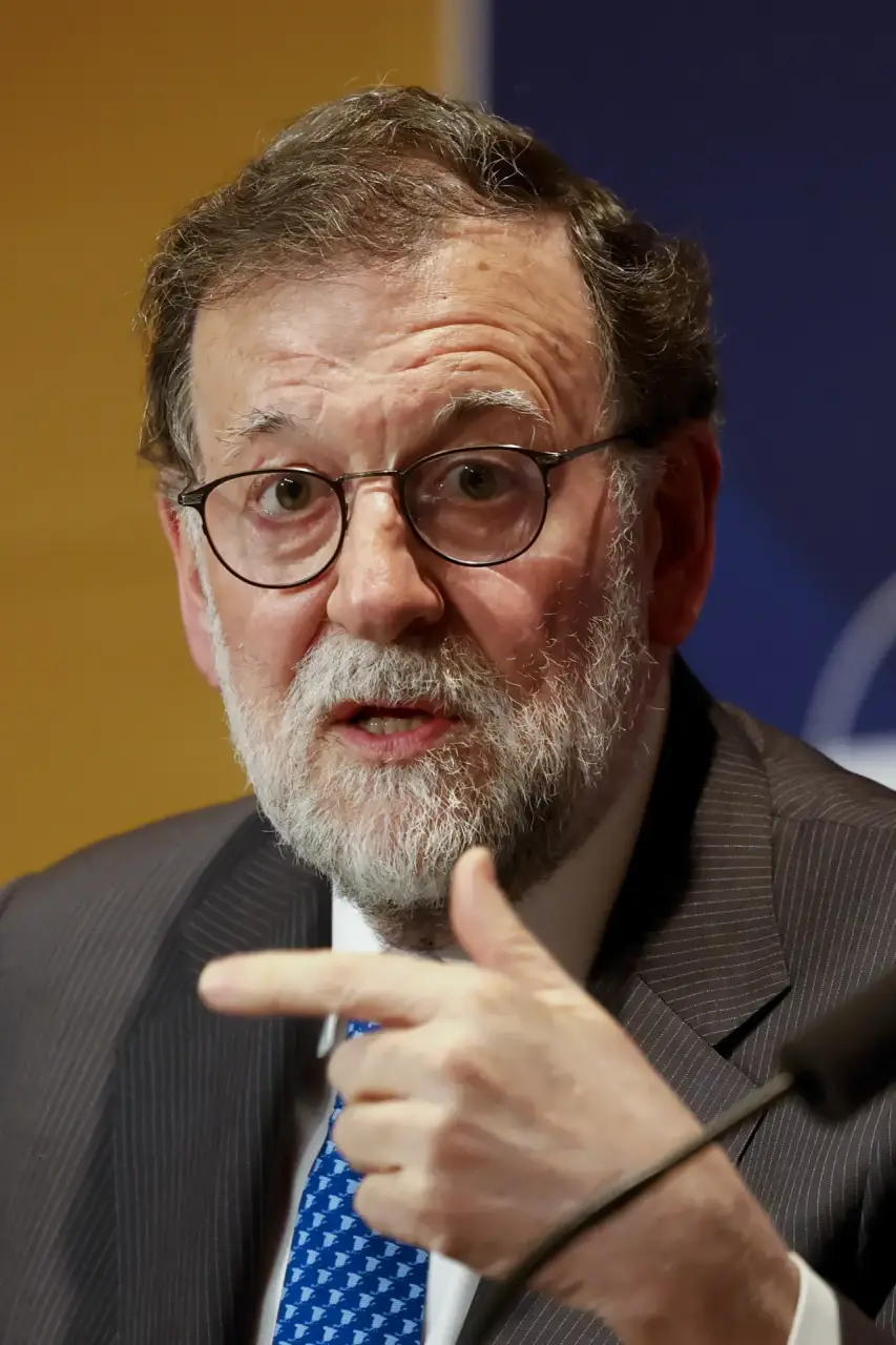 Ex-Spanish PM sparks outrage over remarks about France's footballers