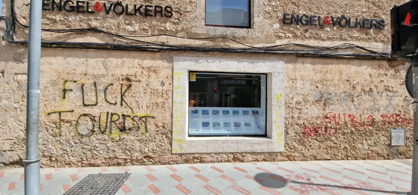 Police warn individuals who commit crimes against tourism and estate agency interests in Mallorca that they will be arrested