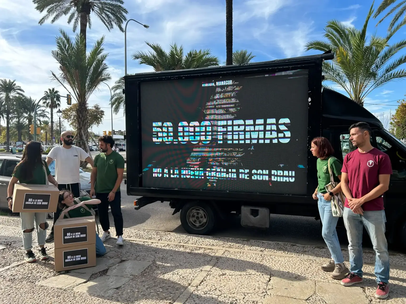 Signatures against a poultry 'mega-farm' in Mallorca