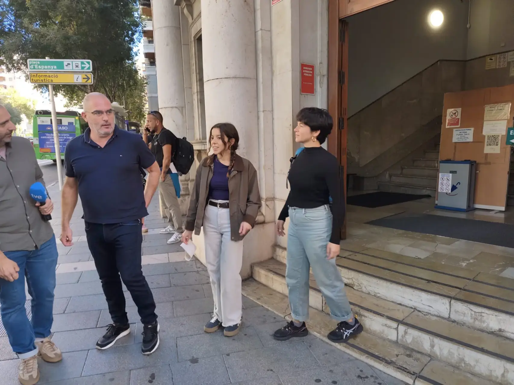 Women arrested in Mallorca for spraying graffiti on estate agency offices