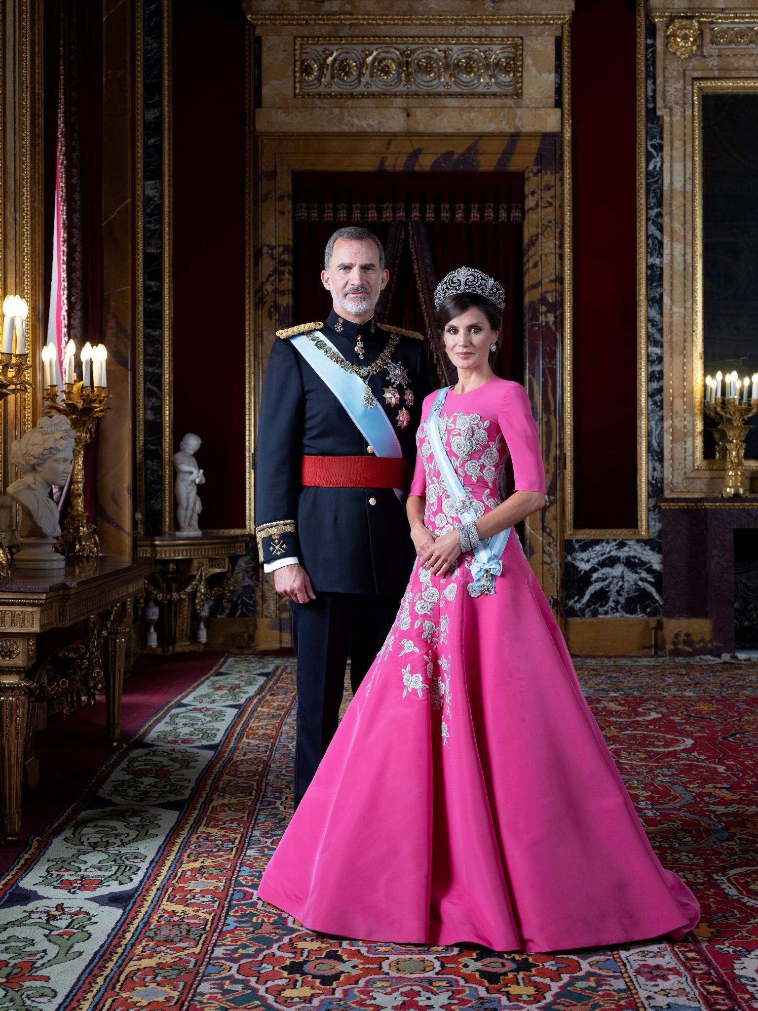 Social Media Nuts Over New Spanish Royal Pics