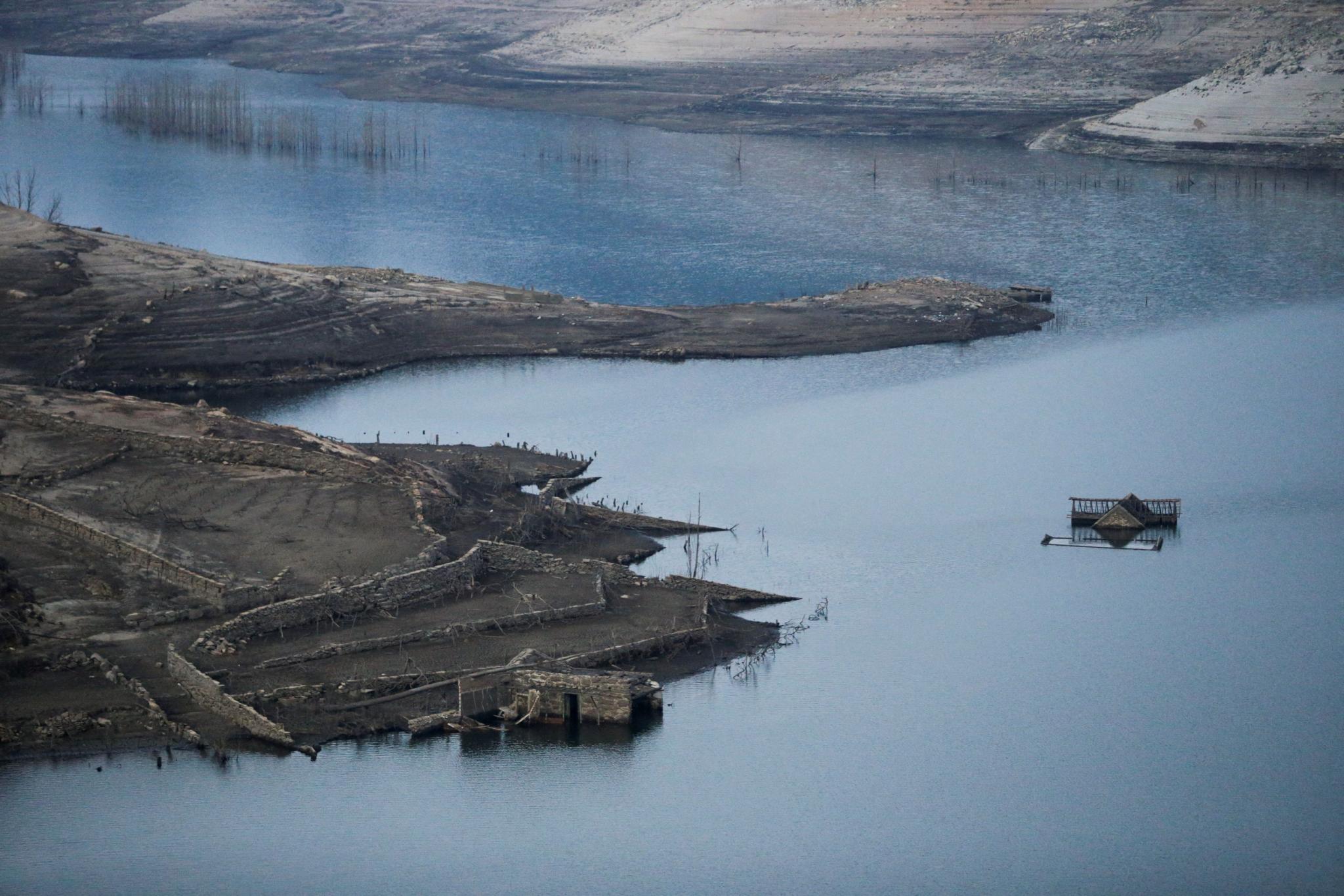 Old Spanish town re-emerges as drought dries out reservoir