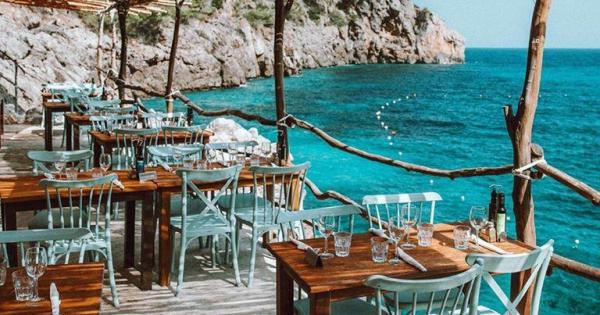 Mallorca's top 'Chiringuitos': Unveiling the beachside gastronomy experience