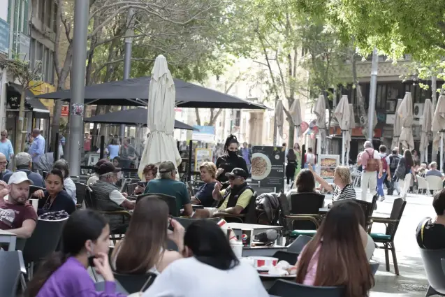 Mucha actividad en las terrazas de Palma