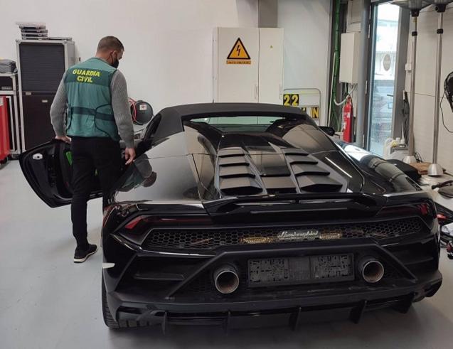 La Guardia Civil ha puesto ahora bajo protección al Lamborghini.