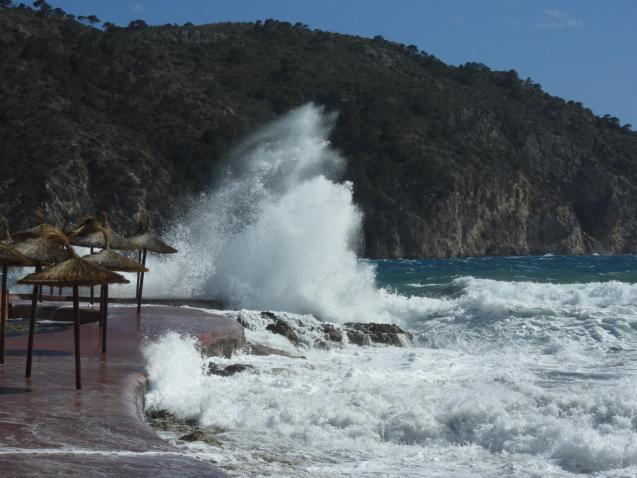 El mar embravecido en Mallorca