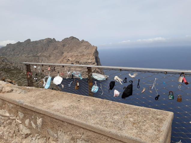 Mascarillas en un Mirador de Mallorca
