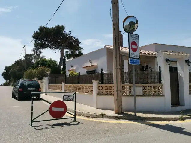Restricciones de tráfico en Cala Llombards.