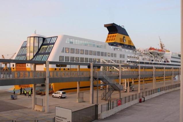 Barco Corsica Ferries en Alcudia.